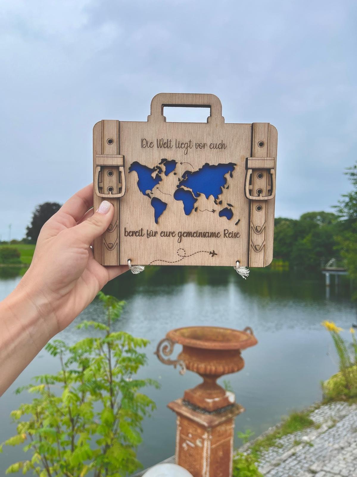 maleta personalizada como regalo de boda hecho por Maena